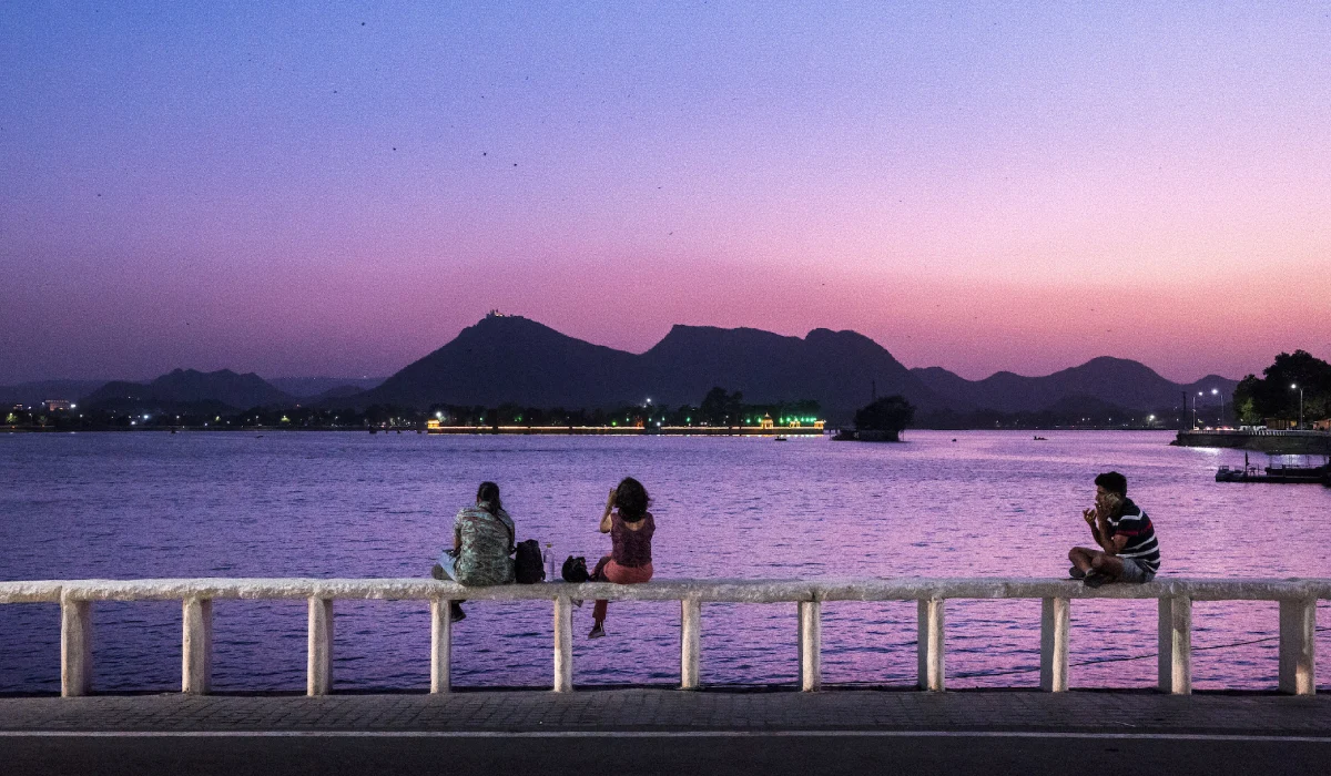 pre wedding shoot locations near Fateh Sagar Lake